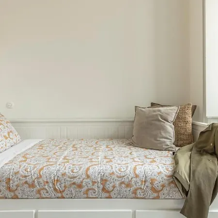 Plum Guide - The Elvis Apartment