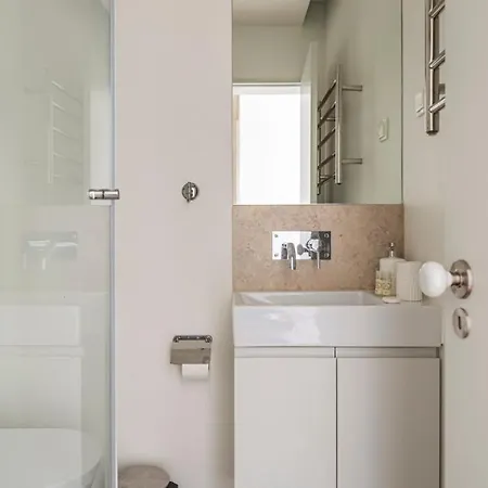 Plum Guide - The Elvis Apartment Lisbon