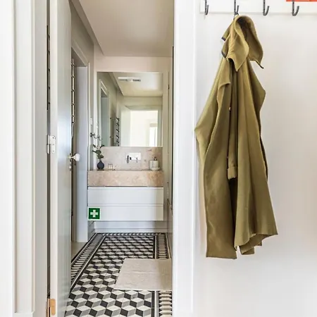 Apartment Plum Guide - The Elvis Lisbon
